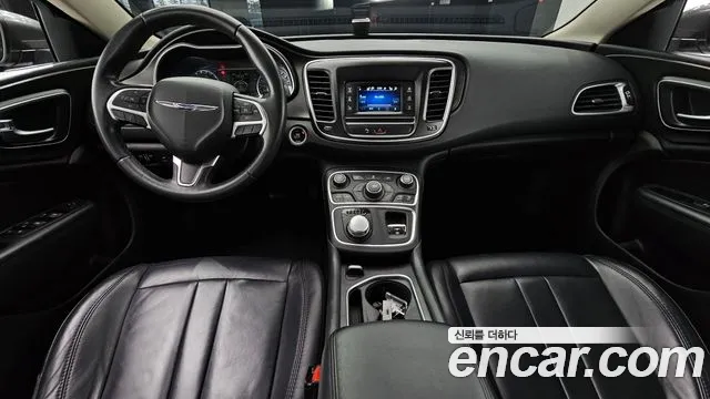 Chrysler 200 — интерьер