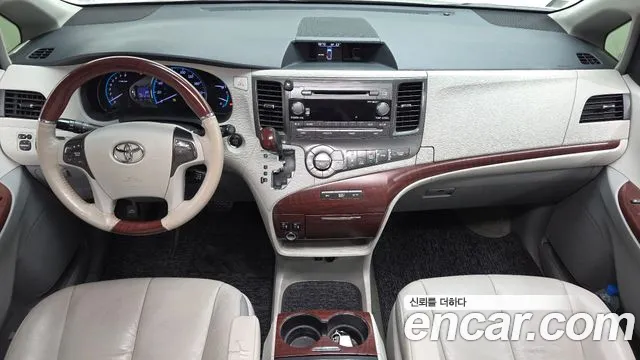 Toyota Sienna — интерьер