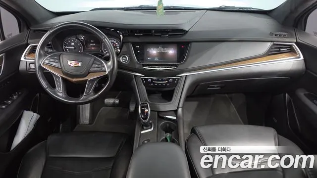 Cadillac XT5 — интерьер