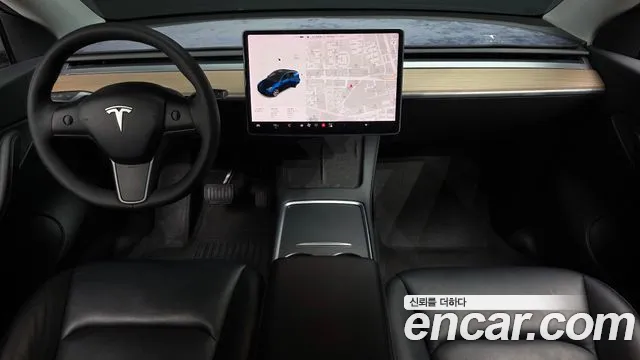 Tesla Model Y — интерьер
