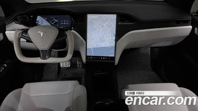 Tesla Model X — интерьер