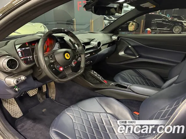 Ferrari 812 — интерьер