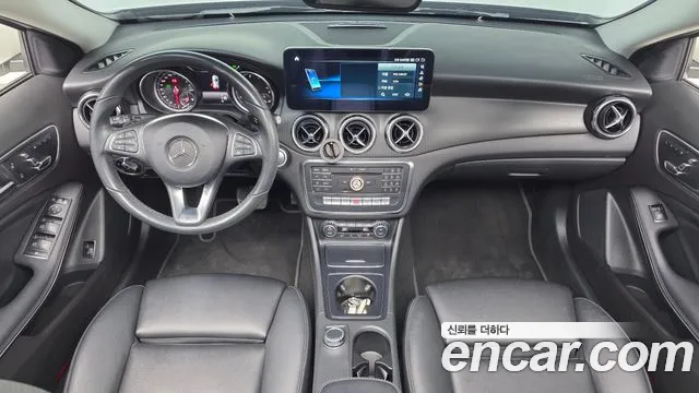 Mercedes-Benz GLA-класс — интерьер