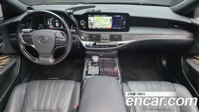 Lexus LS — интерьер