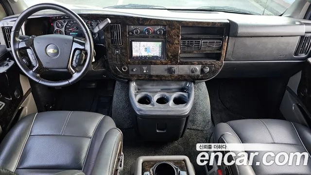 Chevrolet Express Van — интерьер