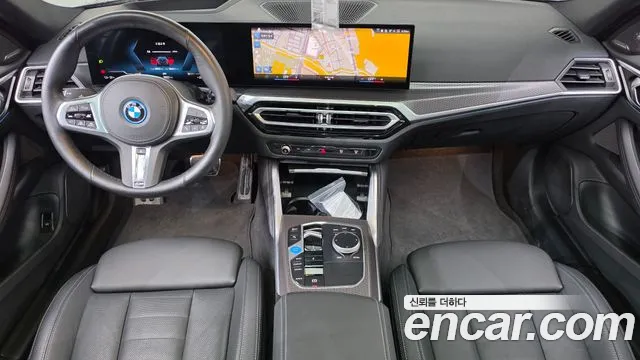 BMW i4 — интерьер