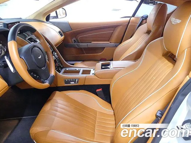 Aston Martin DB9 — интерьер