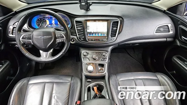 Chrysler 200 — интерьер