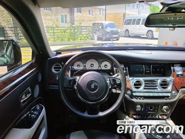 Rolls-Royce Ghost — интерьер
