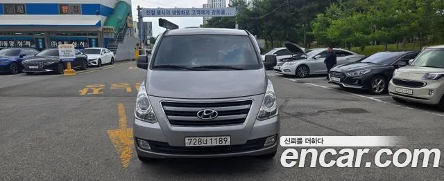 Hyundai Starex