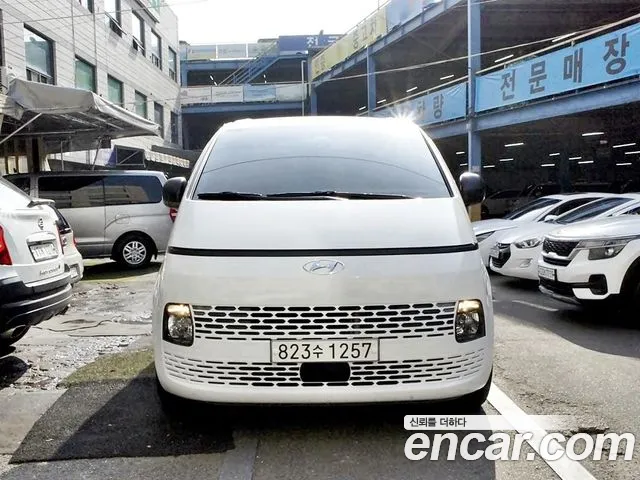 Hyundai Staria