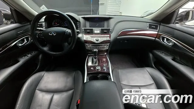 Infiniti Q70 — интерьер