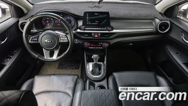 Kia K3 — интерьер
