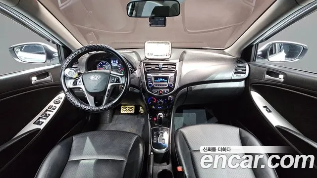 Hyundai Accent — интерьер