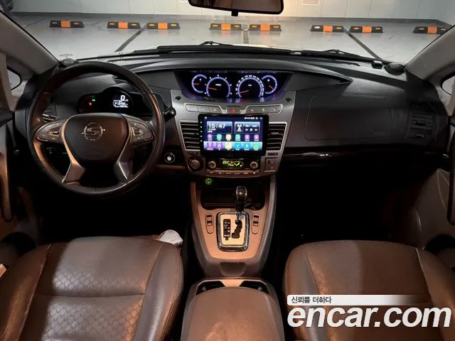 KG Mobility Korando — интерьер