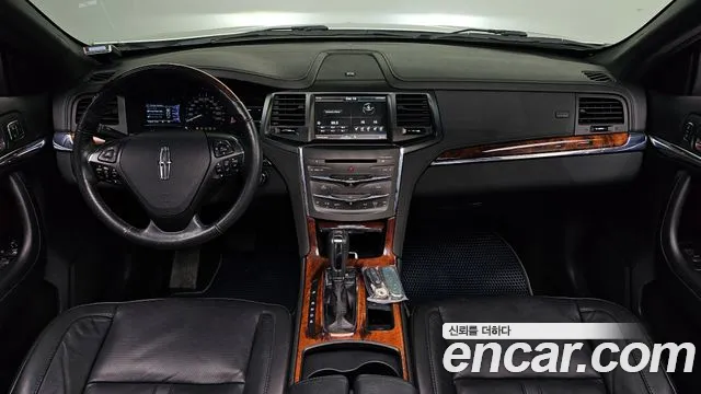 Lincoln MKS — интерьер