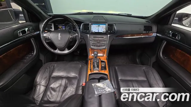 Lincoln MKS — интерьер