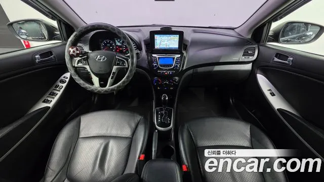 Hyundai Accent — интерьер