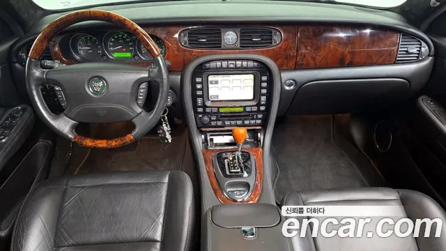 Jaguar XJ-6 — интерьер