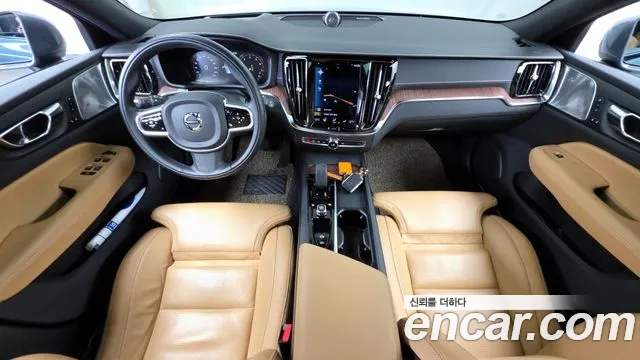 Volvo V60 — интерьер