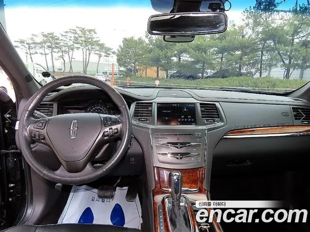 Lincoln MKS — интерьер