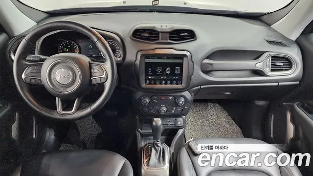 Jeep Renegade — интерьер