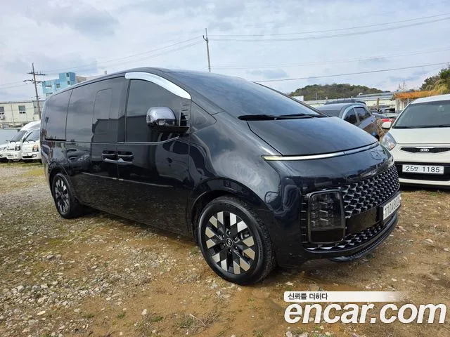 Hyundai Staria