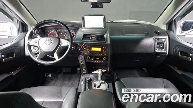 KG Mobility Korando — интерьер