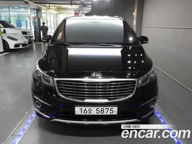 Kia Carnival — экстерьер