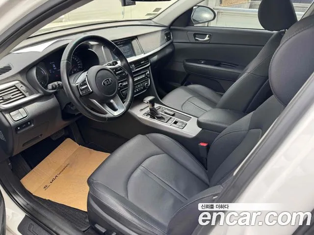 Kia K5 — интерьер