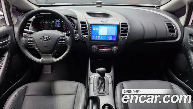 Kia K3 — интерьер
