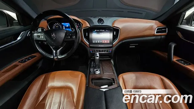 Maserati Ghibli — интерьер