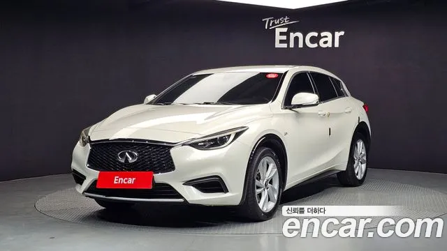 Infiniti Q30