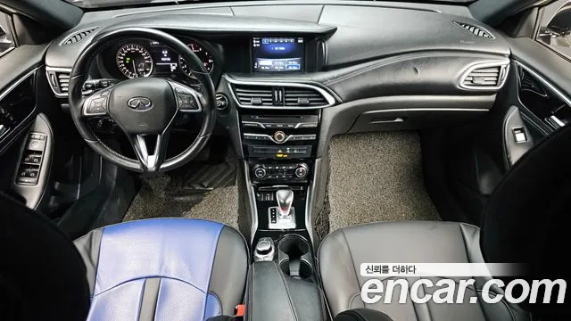 Infiniti Q30 — интерьер