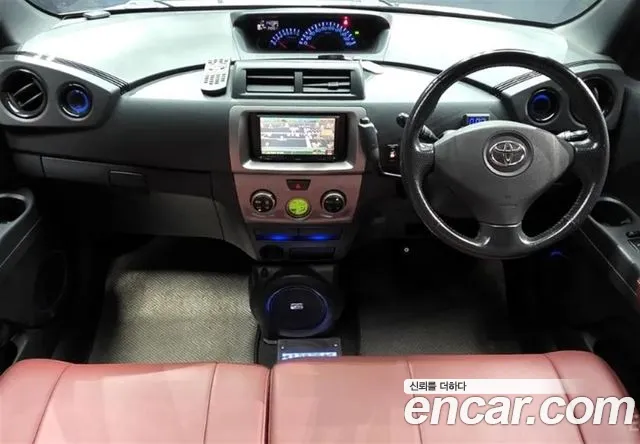 Toyota bB — интерьер