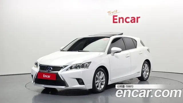 Lexus CT200h