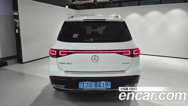 Mercedes-Benz EQB — интерьер