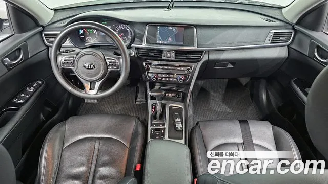 Kia K5 — интерьер