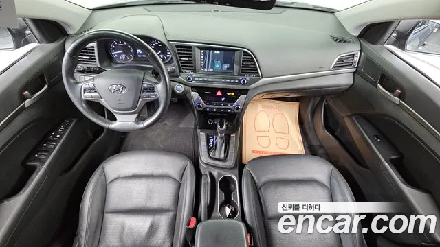 Hyundai Elantra — интерьер