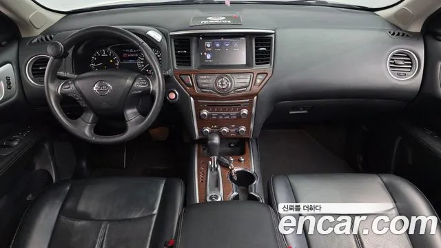 Nissan Pathfinder — интерьер