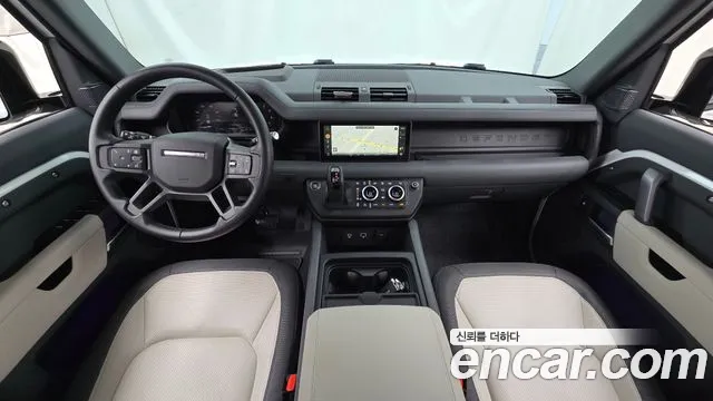 Land Rover Defender — интерьер