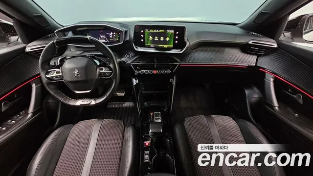 Peugeot 2008 — интерьер