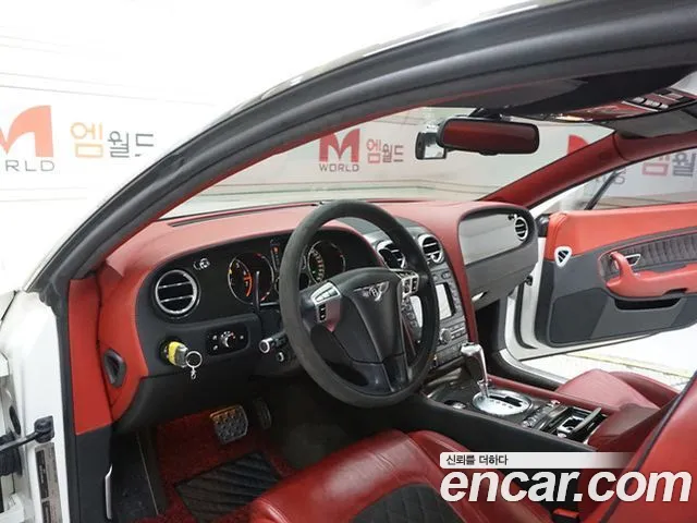 Bentley Continental — интерьер