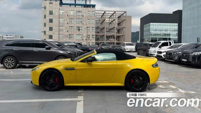 Aston Martin Vantage — интерьер