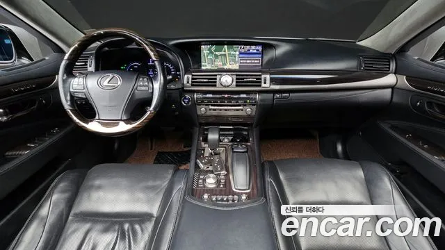Lexus LS — интерьер