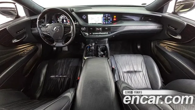 Lexus LS — интерьер