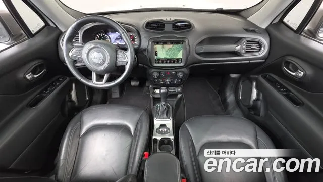 Jeep Renegade — интерьер