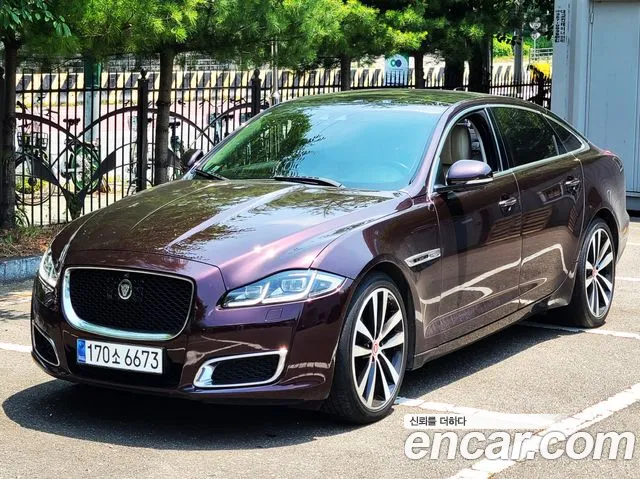 Jaguar XJ