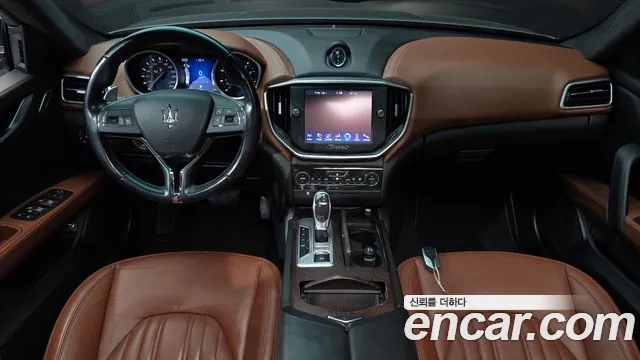 Maserati Ghibli — интерьер