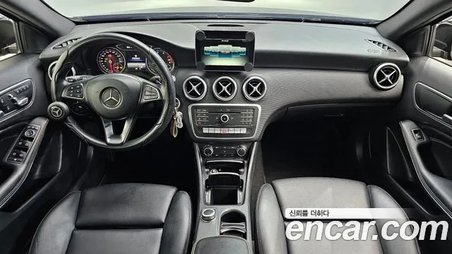 Mercedes-Benz A-класс — интерьер
